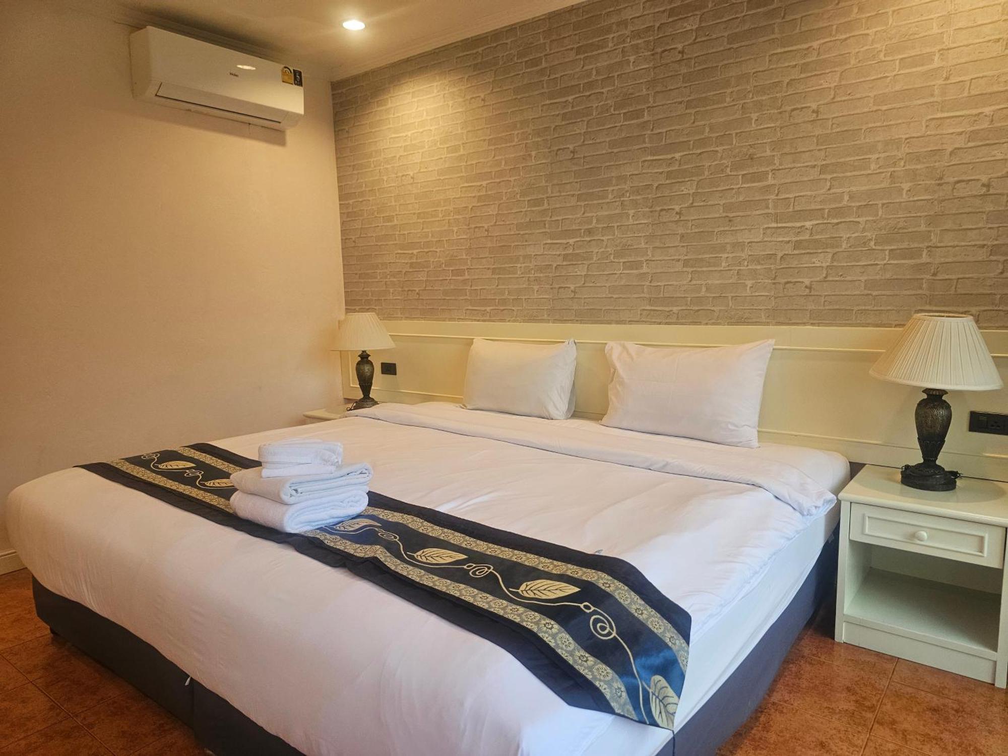 Patong Central Residence & Apartment ภายนอก รูปภาพ